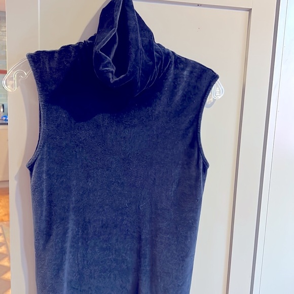 Sleeveless navy Majestic turtleneck - Picture 4 of 6